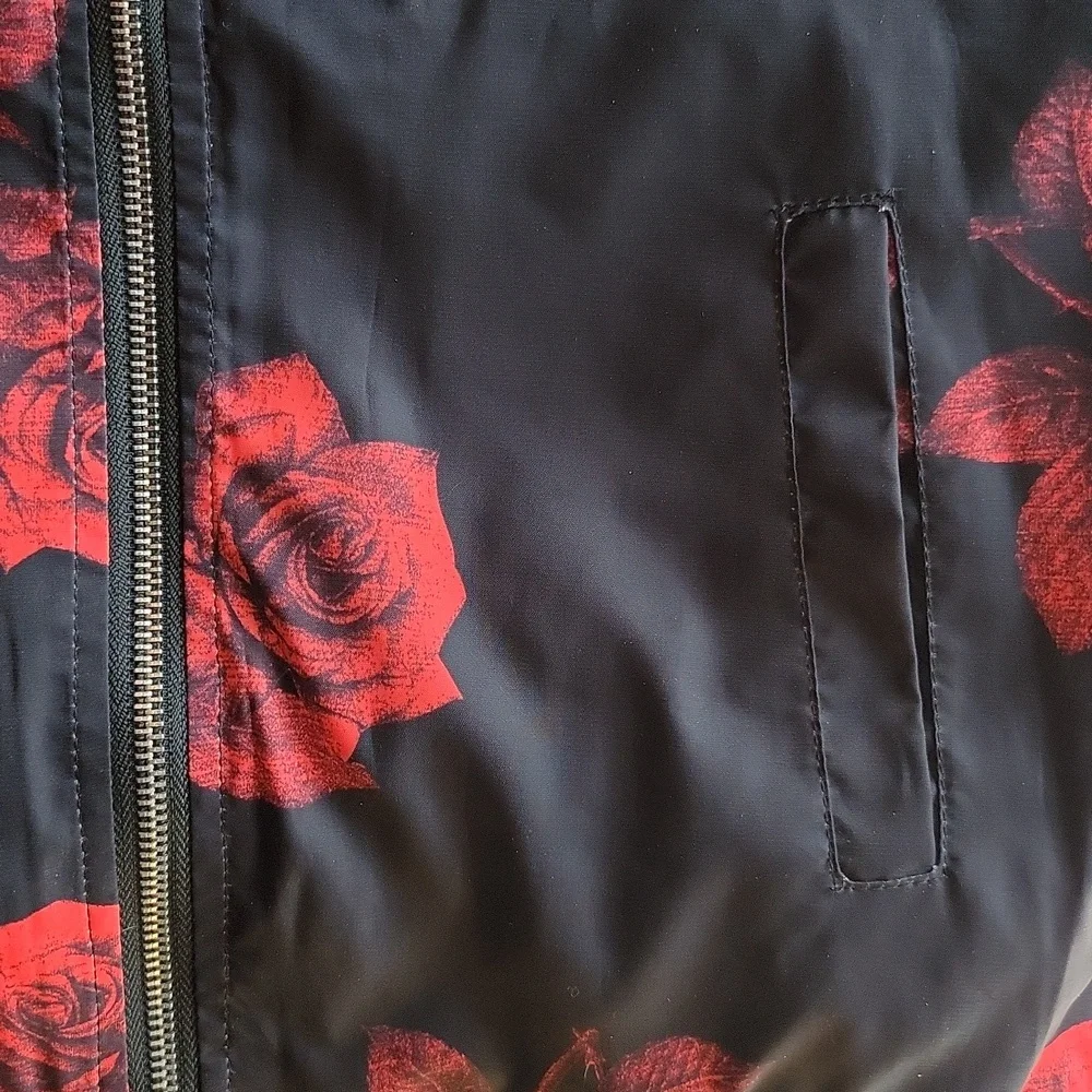 Men's Black lightweight jacket with roses - Picture 4 of 4